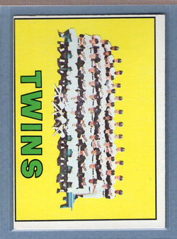 1967 Topps #211 Twins Team (b) EX   GO340