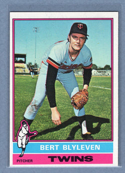 1976 Topps #235 Bert Blyleven (HOF)  (c) EX-MT  GO450