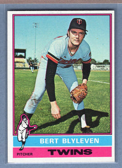 1976 Topps #235 Bert Blyleven (HOF)  (f) EX-MT  GO450