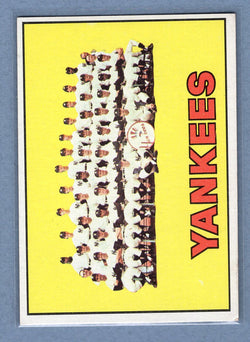 1967 Topps #131 Yankees Team EX  GO301
